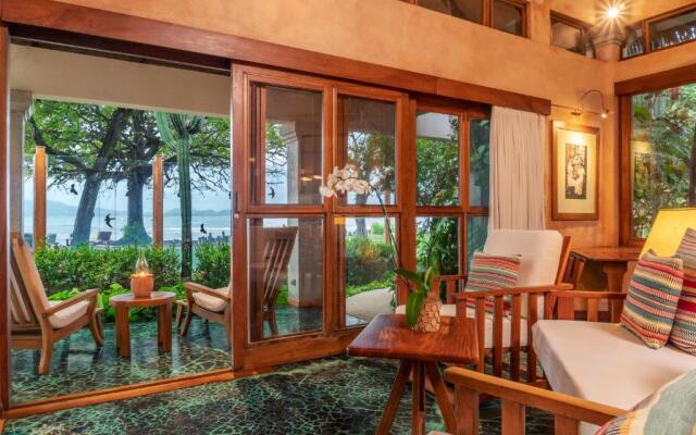 Capitán Suizo Beachfront Boutique Hotel