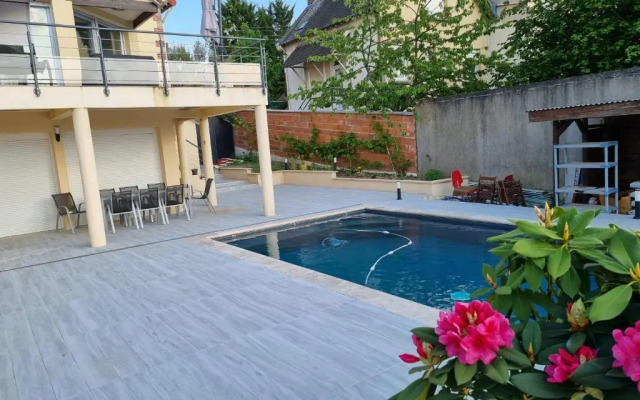 Ravissant Studio avec piscine privée et jardin