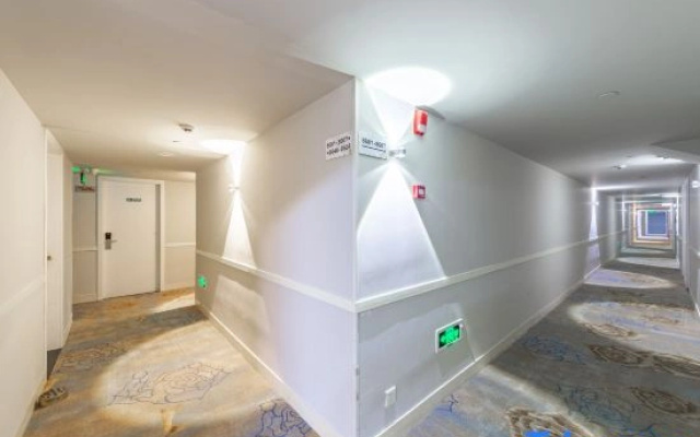 YIBAI HOTEL(Chengdu Chunxi Road store)