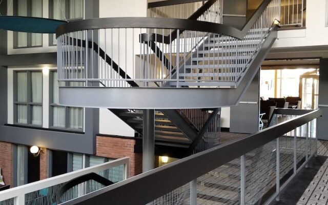 Best Western Plus Laval Montreal & Conference Centre
