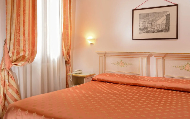 Hotel Ambassador Tre Rose