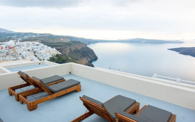 Caldera Cliff Illusion
