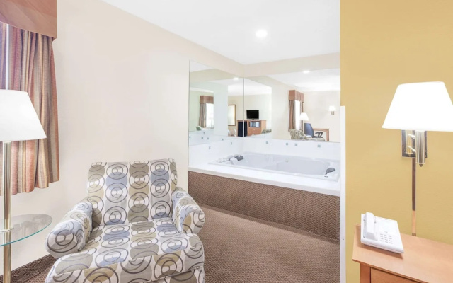 Baymont By Wyndham Port Huron