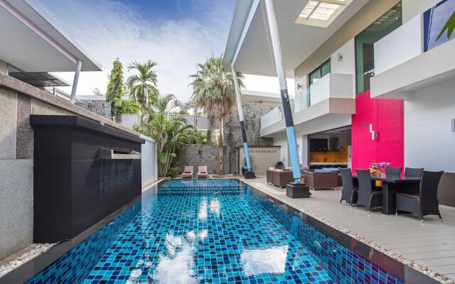 Chic and Modern 3BR Pool Villa Kloua