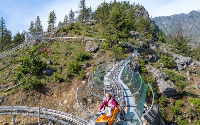 Guten Cabin 3 Bedroom Home by NW Comfy Cabins by RedAwning