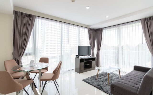 The Riviera Wongamat by Pattaya Holiday