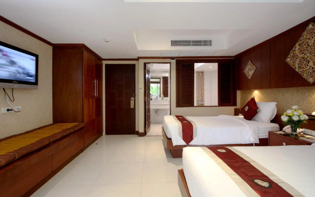 Отель Rayaburi Hotel Patong
