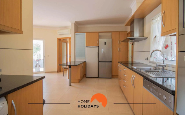 #102 Clube Albufeira villa with private pool & garden
