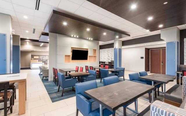 Holiday Inn Express & Suites Milton, an IHG Hotel