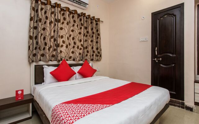OYO 12161 Hotel Madhur Inn