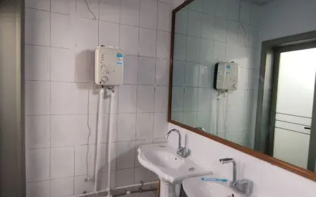 Ejinaqi Luxing Hostel