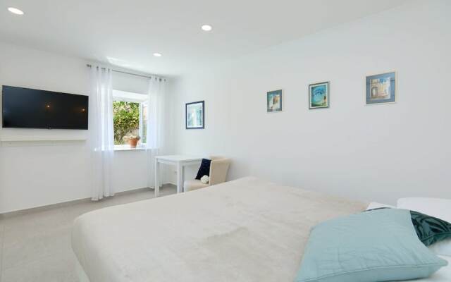 Hedera Estate, Hedera A10