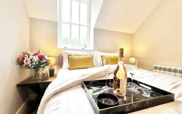 Apartment - Sleeps 2 - Pet Friendly - Parking