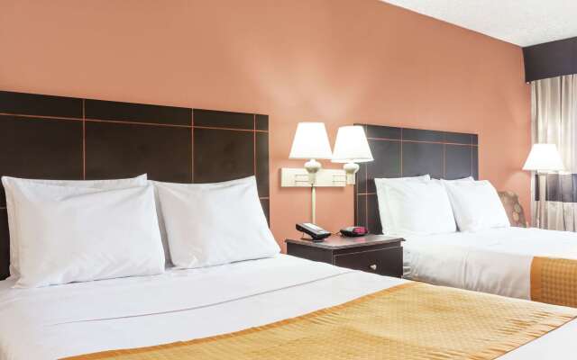 Days Inn by Wyndham Fort Lauderdale-Oakland Park Airport N