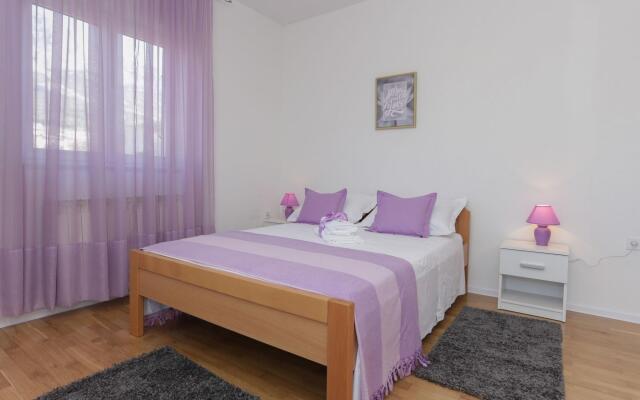 Apartment in Katel Gomilica Near Beach