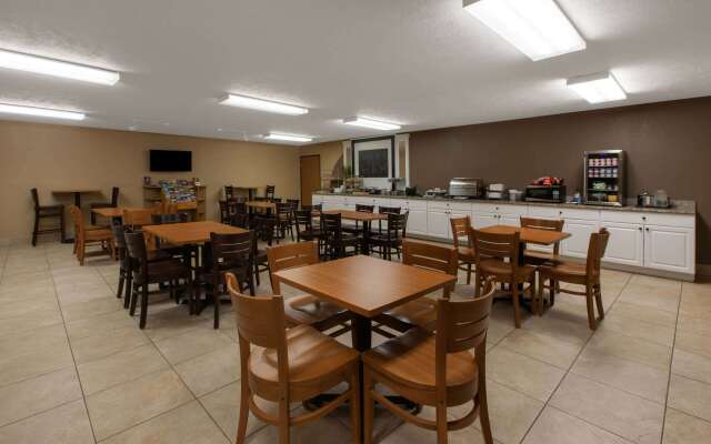 AmericInn by Wyndham Petoskey