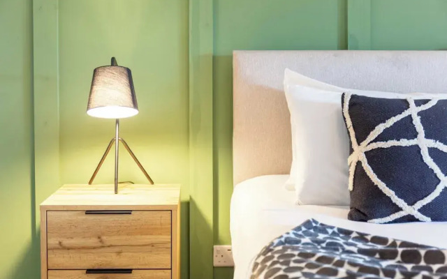The Annick Suite No.2