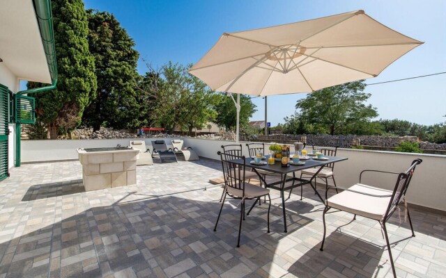 Stunning Home in Lun With Wifi and 3 Bedrooms