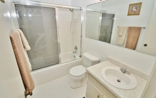 Colony Beach Club 207