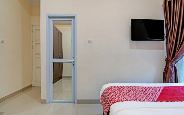 OYO 91269 R&s Living Residence