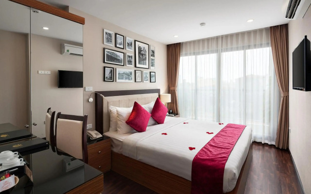 Golden Moon Suite Hotel