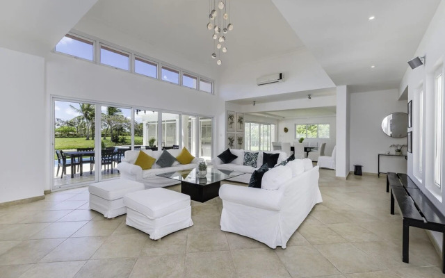 Lake View Villa