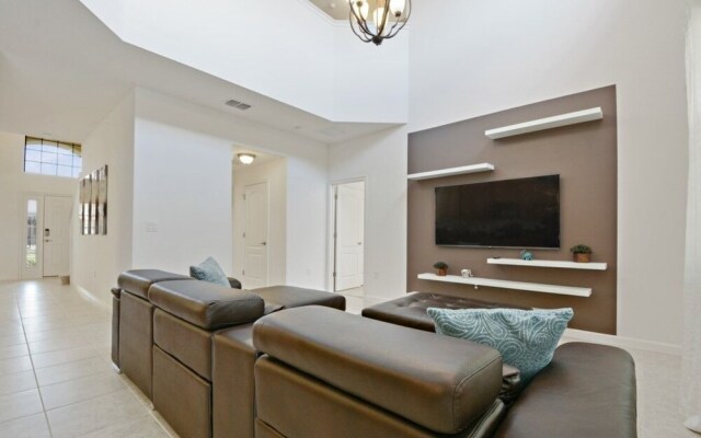 6 bedroom luxury home at Veranda Palms