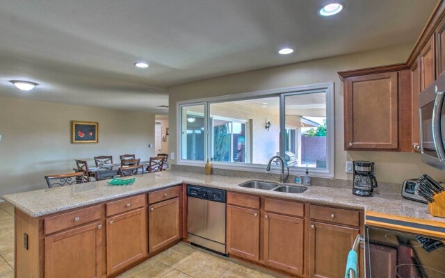 Pet-friendly Arizona Escape: Golf & Hike Nearby!