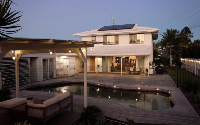 Tugun Retreat - 5BRM Home with Pool