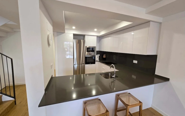 The Roger Terrace 2BR With Pool gym in Barcelona