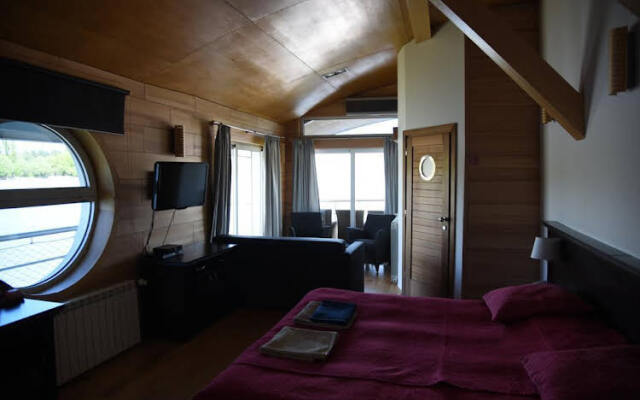 Vogue Apartments Room