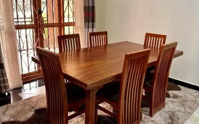 Makanga Hill Suites