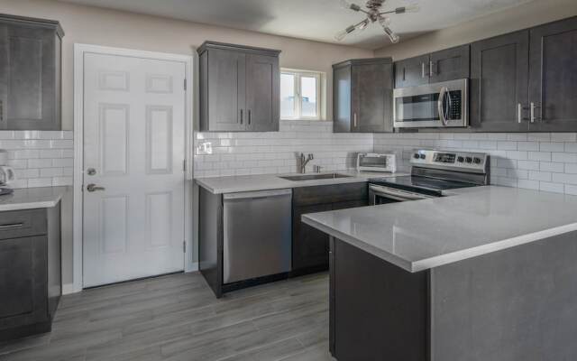 Modern 2br Phoenix Townhome by Wanderjaunt