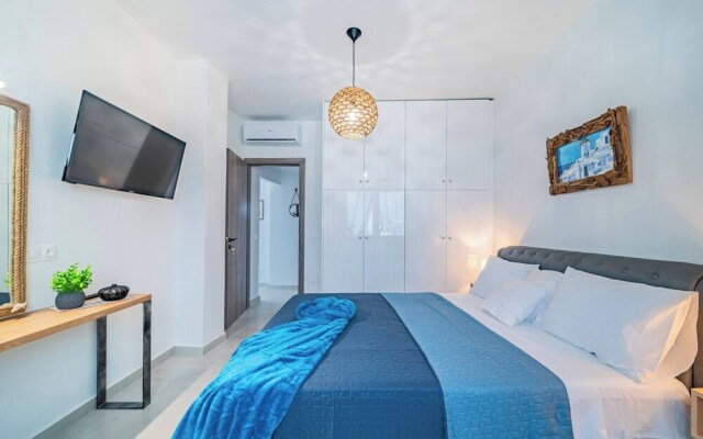 Napoleon Navy Suite 1bd 1ba