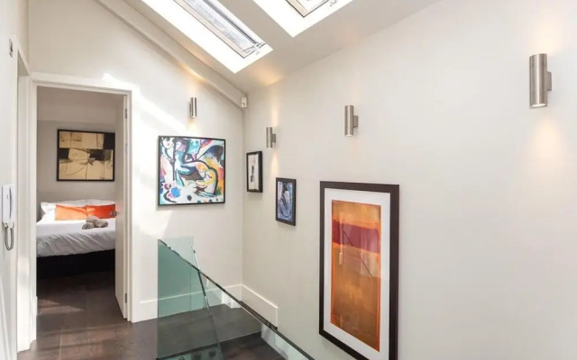 Spacious 4BR Victorian Estate in Kensington