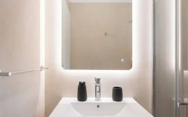 15 Minutes Walk to Acropolis, Minimalist Studio
