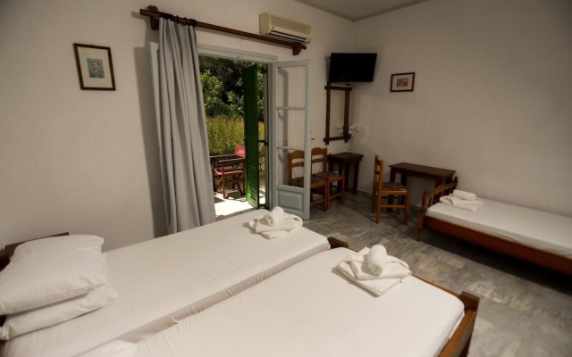 Bastas Hotel & Studios