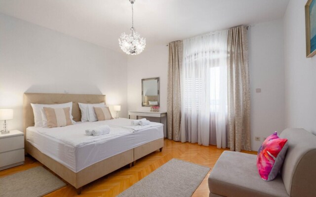 Beautiful Home in Split With Wifi and 3 Bedrooms
