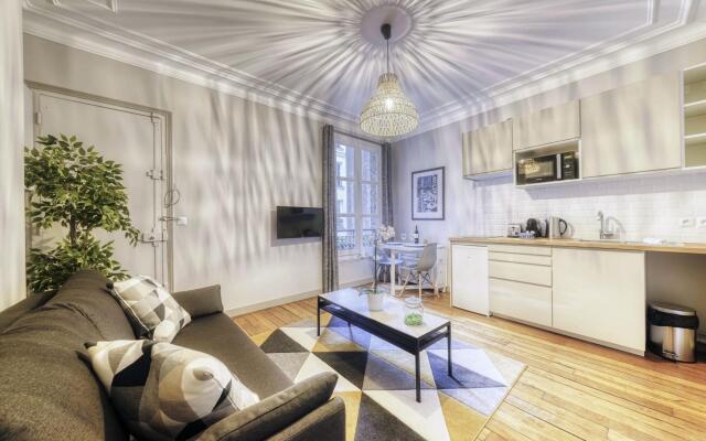 B 1631 - Louvre - Spacieux appartement