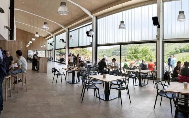 Youth Hostel Non Stop Inn by IrriSarri Land