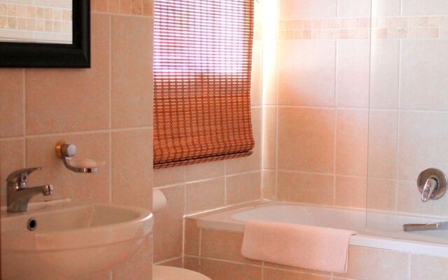 African Aquila Lodge