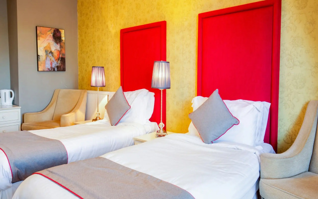 OYO Lamphey Hall Hotel