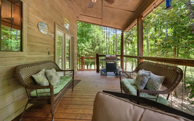 Squatch Watch Lodge 1 Bedroom Cabin