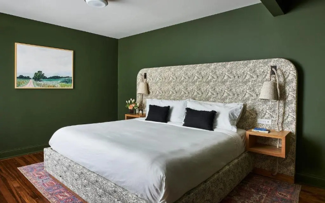 The Neighborhood Hotel - Grand Beach