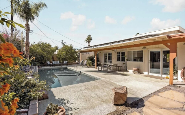 Zen Palm Desert Bungalow