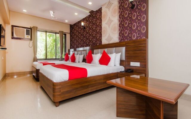 OYO 14376 Royal Park Residency