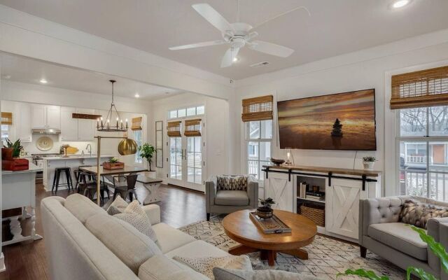 The SoFay Farmhouse - 1 Mile From U of A - Luxury Amenities