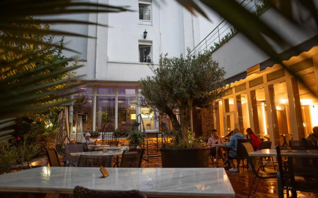 Hotel Carpathia