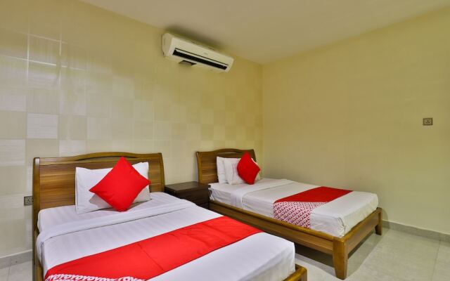 OYO 240 Roshan Gulf Hotel Suites