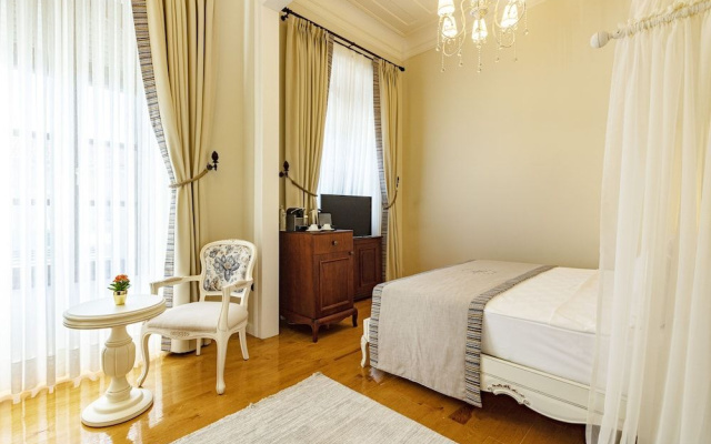 Rasim Palas (Adults Only +12)
